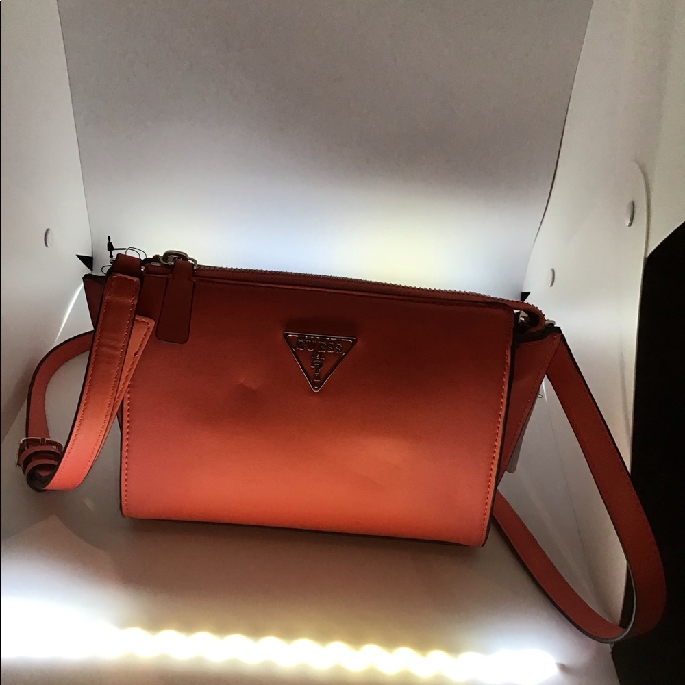 Guess - Picture 8 of 9